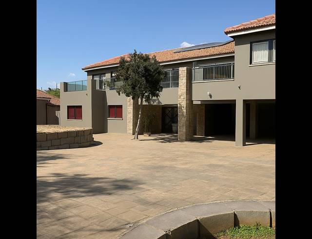 6 BEDROOM HOUSE FOR SALE IN SUNWARD PARK